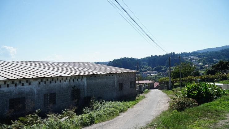 Unha das naves onde tivo lugar un operativo da Policía Nacional contra o narcotráfico, a 20 de setembro de 2022, en Curro, Barro, Pontevedra, Galicia (España). Gustavo da Paz - Europa Press 