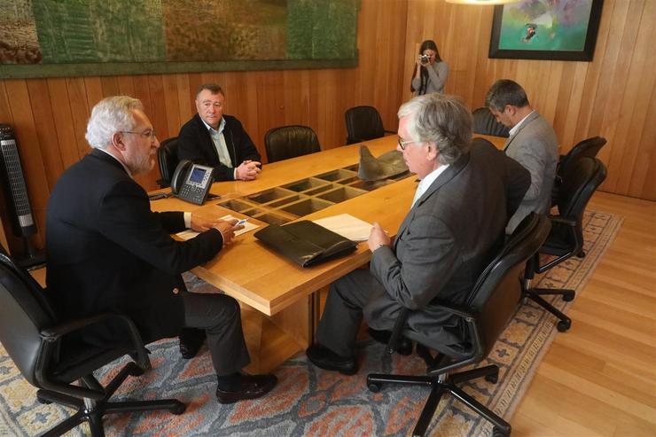 Reunión do presidente do Parlamento de Galicia, Miguel Santalices, e representantes da Confederación Mar-Industria Alimentaria.. PARLAMENTO DE GALICIA / Europa Press