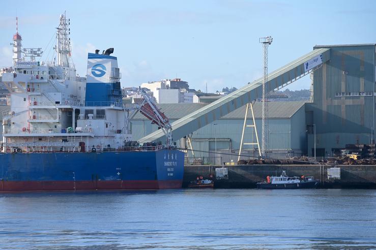 O buque mercante 'Shandong Fu Yi' atracado no porto da Coruña, a 25 de setembro de 2022, na Coruña, Galicia, (España).. M. Dylan - Europa Press 