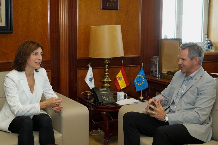 O delegado do Goberno en Galicia, José Miñones, e a conselleira de Medio Ambiente, Territorio e Vivenda, Ángeles Vázquez, manteñen unha reunión / Xunta de Galicia.