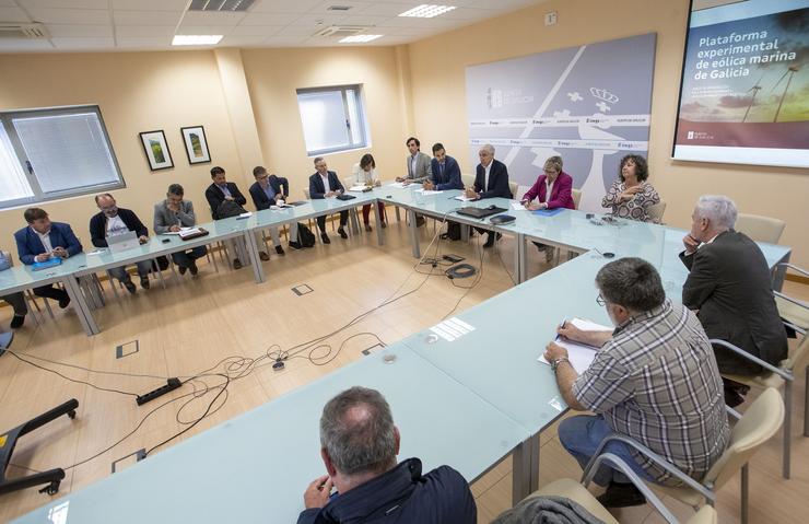 O vicepresidente primeiro, Francisco Conde, e a conselleira do Mar, Rosa Quintana, participan no Observatorio dá Eólica Mariña. CONCHI PAZ 