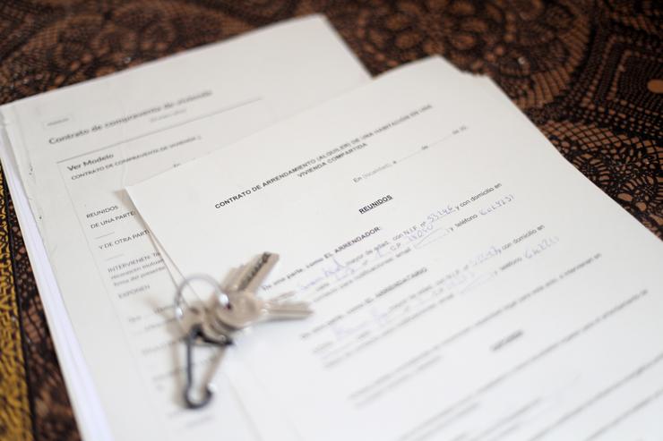 Unhas chaves sobre un contrato de arrendamento (aluguer) 
