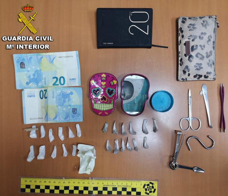 Imaxe do material incautado.. GARDA CIVIL 