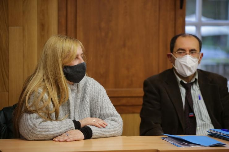 A muller condenada polo asasinato da súa filla Desirée Leal, Ana Sandamil, e o seu avogado Luís Rifón, no xuízo polo crime da nena / Europa Press