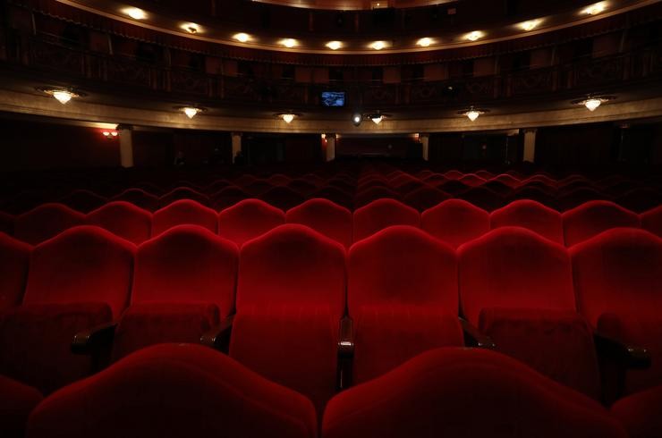 Arquivo - Butacas do Novo Teatro Alcalá de Madrid no musical Grease, a 19 de marzo de 2022, en Madrid (España). ?Grease O Musical? é o fenómeno da cultura pop que narra a vida dun grupo de adolescentes que se moven entre as complexidades d. Isabel Infantes - Europa Press - Arquivo 