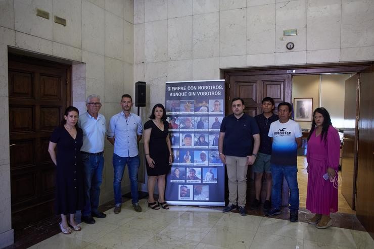 Arquivo - A portavoz das familias, María José de Pazo (4i), pousa xunto aos familiares das vítimas da Vila de Pitanxo despois da súa reunión coa ministra de Transportes, na sede do Ministerio, a 26 de xullo de 2022, en Madrid (España). Fa. Jesús Hellín - Europa Press - Arquivo / Europa Press