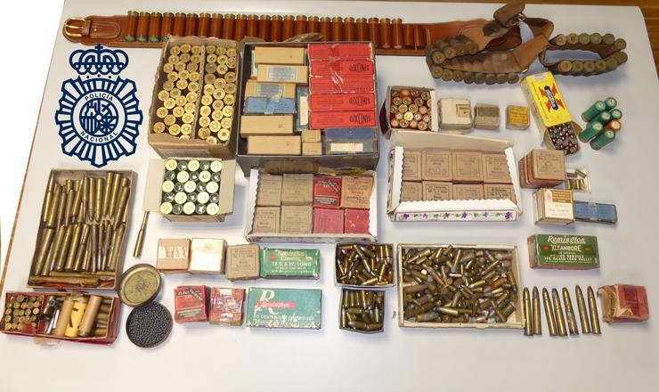 Armas e explosivos incautados nun piso en Vigo / POLICÍA NACIONAL / Europa Press