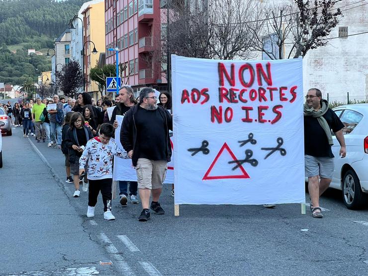 Protesta contra os recortes no IES Punta Candieira, en Cedeira / Plataforma veciñal