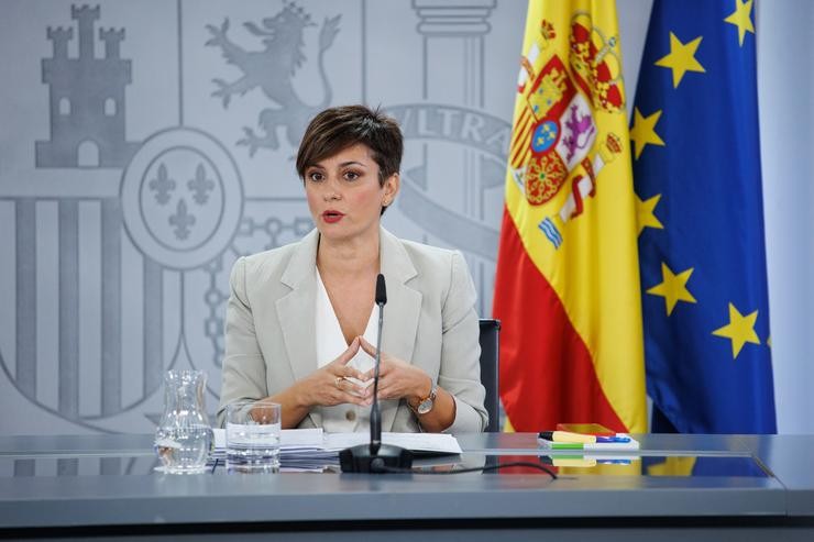 A ministra Portavoz do Goberno, Isabel Rodríguez, durante unha rolda de prensa posterior á reunión do Consello de Ministros, no Palacio da Moncloa, a 3 de outubro de 2023 / Alejandro Martínez Vélez - Arquivo