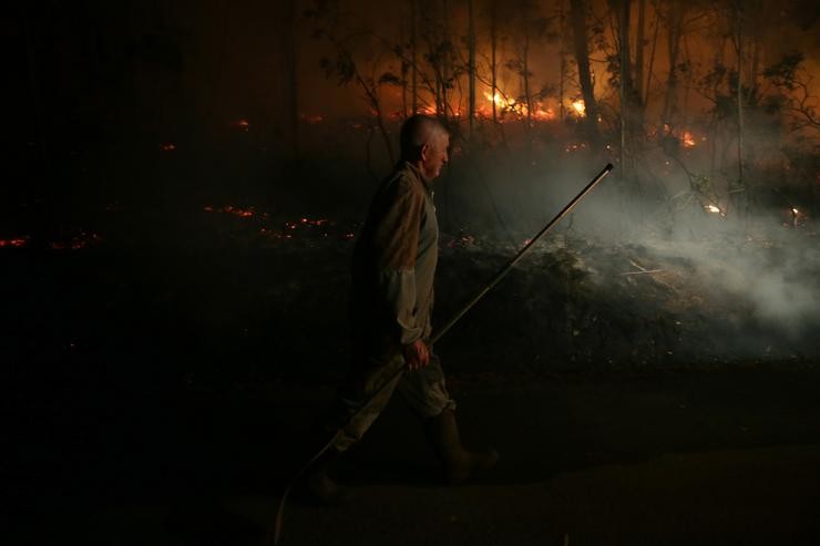 Incendio declarado en Trabada  / Carlos Castro - Arquivo