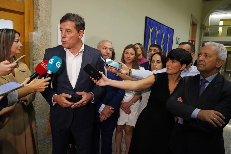 O deputado do PSOE, José Ramón Gómez Besteiro, anuncia a súa candidatura ás primarias do PSdeG para elixir o candidato á Xunta, a 9 de outubro de 2023, en Santiago de Compostela / Álvaro Ballesteros - Arquivo