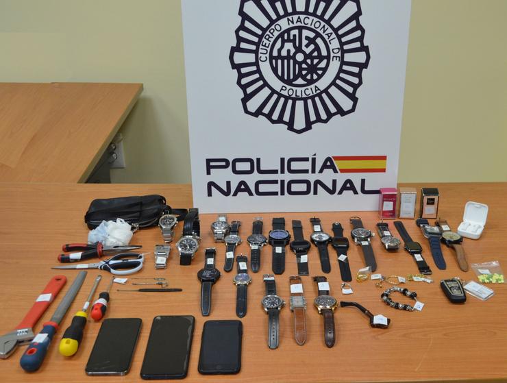 Efectos intervidos a tres cidadáns xeorxianos, detidos en xullo de 2023 como presuntos autores de polo menos 18 roubos con forza en domicilios de Ourense e Vigo.. POLICÍA NACIONAL / Europa Press