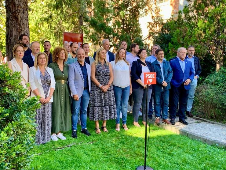 Foto de familia dos socialistas nun acto en Madrid 