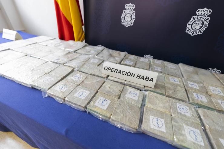 Alixo incautado durante un operativo contra o tráfico de drogas cunha gran cantidade de heroína aprehendida, na comisaría provincial, a 20 de outubro de 2023, en Pontevedra 