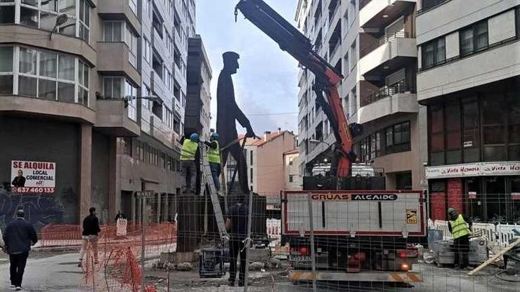 Estatua Ramones, Ourense