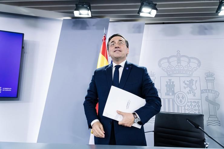 O ministro de Asuntos Exteriores, Unión Europea e Cooperación en funcións, José Manuel Albares, tras unha rolda de prensa posterior á reunión do Consello de Ministros, no Palacio da Moncloa, a 17 de outubro de 2023 / Carlos Luján - Arquivo