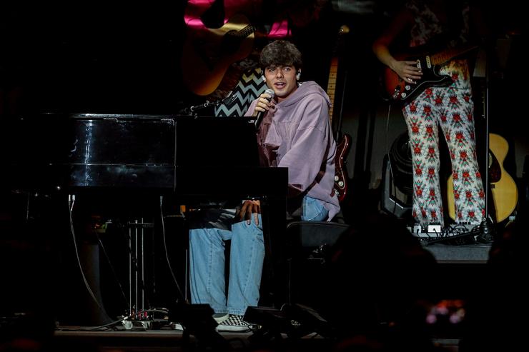 Íñigo Quintero actúa no concerto solidario CADEA 100 Por Elas?, no WiZink Center, a 20 de outubro de 2023, en Madrid (España).. Ricardo Rubio / Europa Press / Europa Press