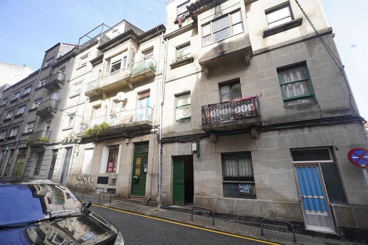 Edificios da rúa Fisterra de Vigo, onde o Concello pediu o desaloxo forzoso e corte de subministración eléctrica, ante os riscos derivados do mal estado da instalación eléctrica e problemas de salubridade / Javier Vázquez