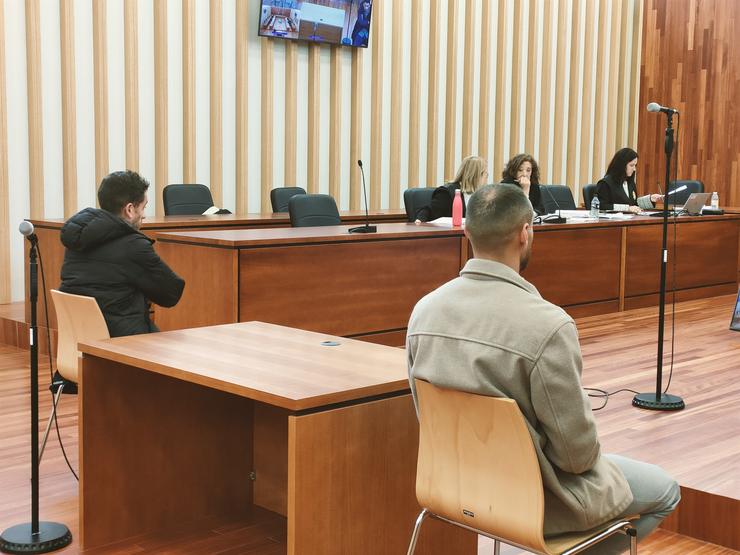 Segunda sesión do xuízo contra os dous acusados de dar unha malleira a dous mozos de Vigo, na madrugada do 30 de xaneiro de 2022, na rúa Hernán Cortés de Vigo. / Europa Press