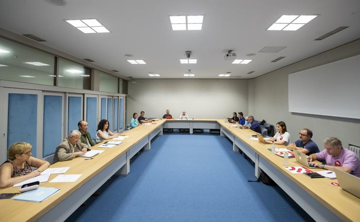 O director xeral de Centros e Recursos Humanos, Jesús Álvarez, participa na Mesa Sectorial Docente non Universitaria / XUNTA 