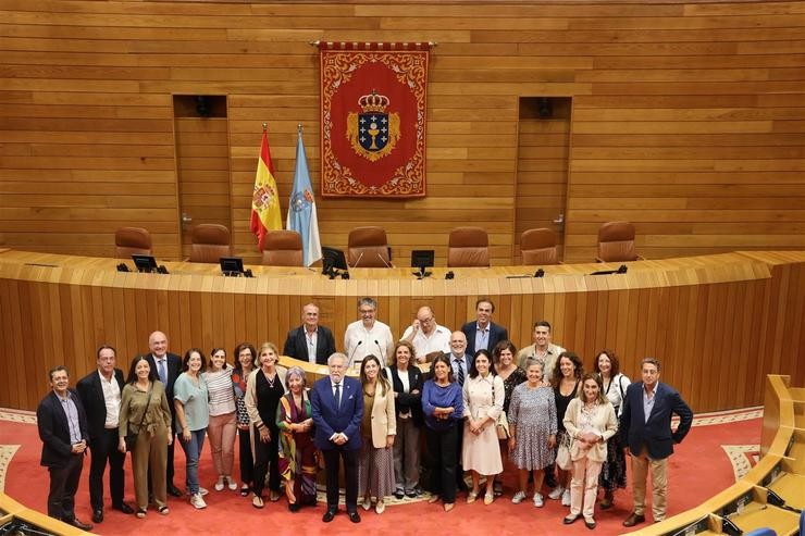 Participantes na Reunión Nacional de directores de Institutos de Medicamento Legal visitan o Parlamento de Galicia, onde foron recibidos polo presidente da Cámara, Miguel Ángel Santalices, a 2 de outubro de 2023 / PARLAMENTO DE GALICIA