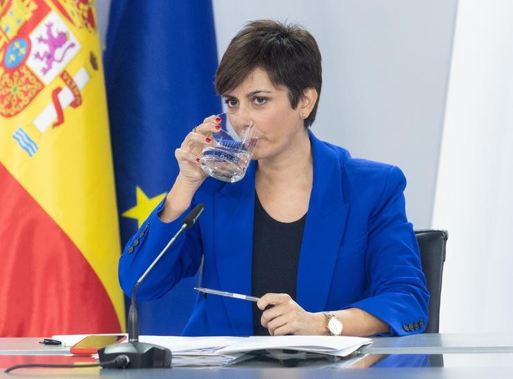 A ministra Portavoz en funcións, Isabel Rodríguez, durante unha rolda de prensa posterior á reunión do Consello de Ministros, no Palacio da Moncloa, a 30 de outubro de 2023, en Madrid 