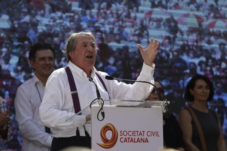 O exalcalde da Coruña, Francisco Vázquez, intervén durante unha manifestación de SCC contra a amnistía, a 8 de outubro de 2023, en Barcelona, Cataluny.. Kike Recuncho - Europa Press / Europa Press