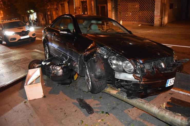 Interceptado en Vigo un condutor que quintuplicaba a taxa de alcol permitida tras chocar contra unha moto aparcada / POLICÍA LOCAL