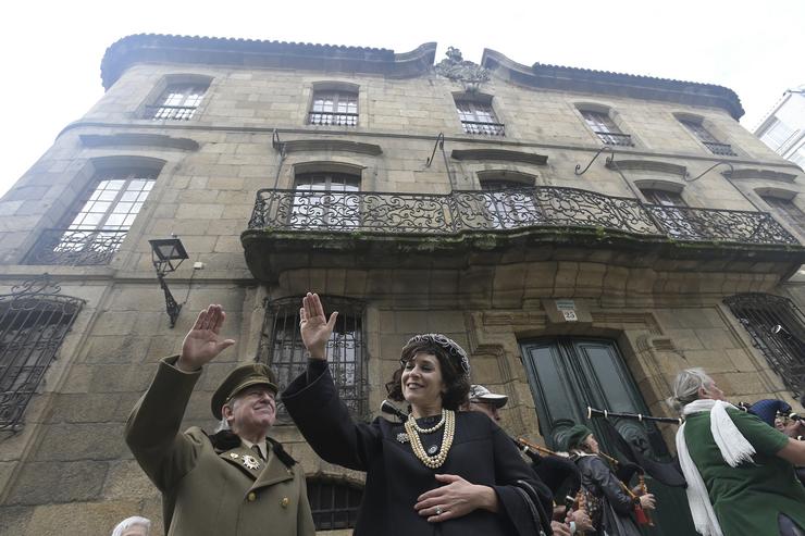 Os actores Fernando Morán e Isabel Risco, que interpretan a Francisco Franco e a Carmen Polo, durante a cuarta marcha pola devolución da Casa Cornide, a 11 de novembro de 2023, na Coruña, Galicia (España). Máis de 50 asociacións coruñesas partic. M. Dylan - Europa Press / Europa Press