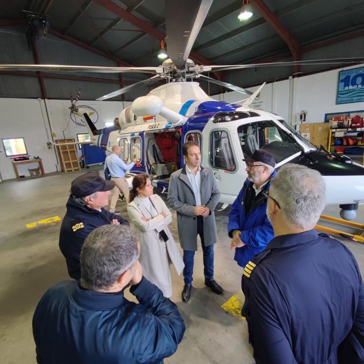 O conselleiro do Mar, Alfonso Villares, visita a base do Servizo de Gardacostas de Galicia en Celeiro, Viveiro 