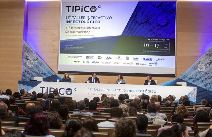 Eloína Núñez, Xullo García Comesaña, Pilar Bermejo e Federico Martinón na inauguración do XI Taller Interactivo Infectolóxico (Tipico), na Facultade de Medicina de Santiago de Compostela.. XUNTA / Europa Press