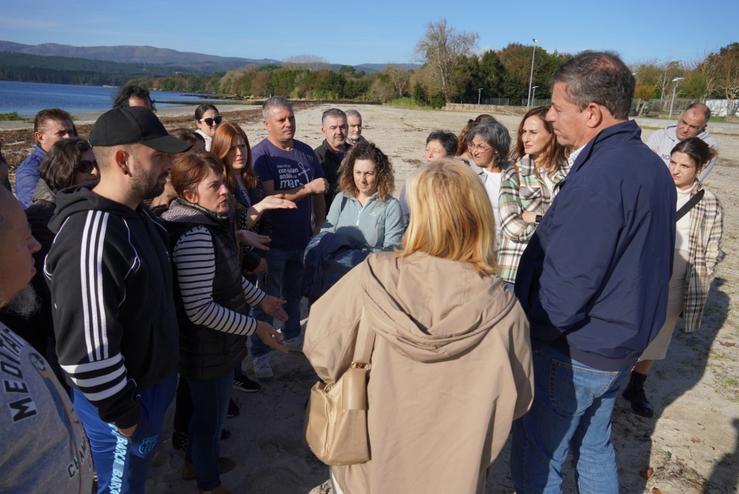 José Ramón Gómez Besteiro, visita o banco marisqueiro de Rianxo/PSDEG / Europa Press