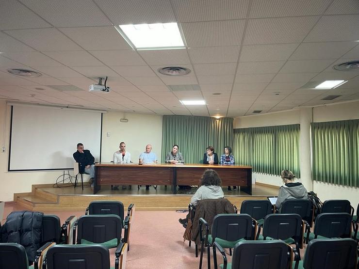 O Sindicato Labrego Galego-Comisións Labregas, durante a rolda de prensa convocada este luns 20 de novembro en Lugo para denunciar a industrialización da IXP Tenreira Galega Suprema / Europa Press