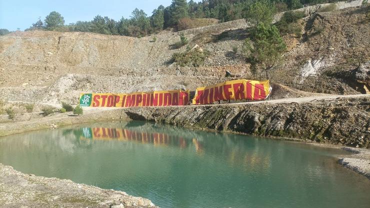 Protesta na mina de San Finx. ECOLOXISTAS EN ACCIÓN