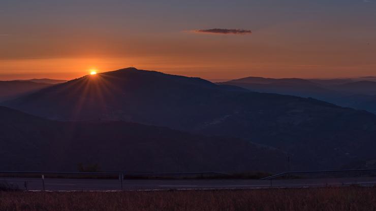 Solpor nas montañas dos Ancares, declarada destino Starlight / Deputación de Lugo