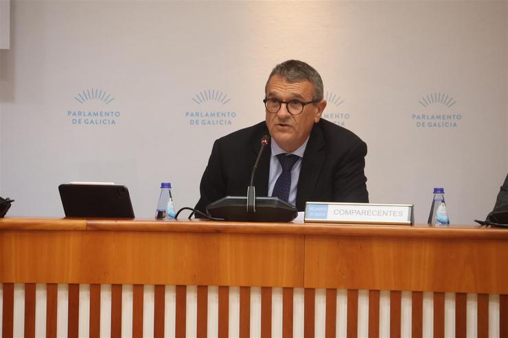 O conselleiro maior de Contas, Juan Carlos Aladro, en comisión parlamentaria. PARLAMENTO / Europa Press