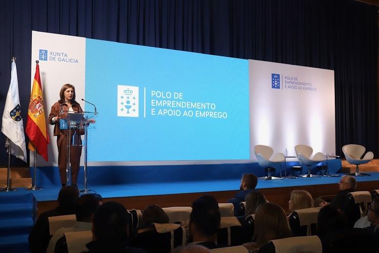 A conselleira de Medio Ambiente, Territorio e Vivenda, Ángeles Vázquez, e a titular de Promoción do Emprego e Igualdade, Elena Rivo, na inauguración do centro de emprendemento de Melide / XUNTA