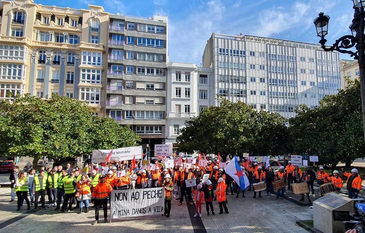 Protesta contra o peche da mina de Penouta , en Viana do Bolo / STRATEGIC MINERALS