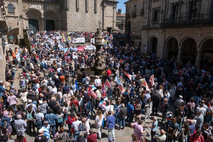 Arquivo - Varias persoas maniféstanse polo Día das Letras Galegas, que se celebra hoxe, a 17 de maio de 2023, en Santiago de Compostela, A Coruña, Galicia (España). O Día das Letras Galegas é unha celebración instituida en 1963 pola Real Aca. César Arxina - Europa Press - Arquivo / Europa Press