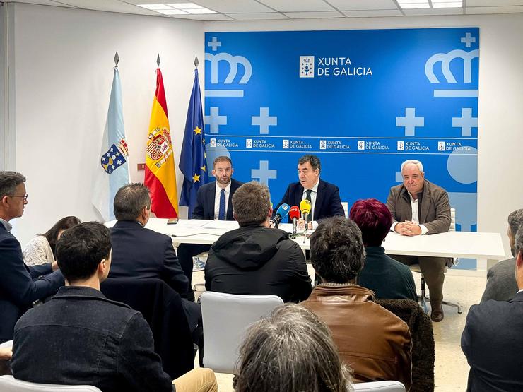 O conselleiro, Román Rodríguez, e  o delegado territorial da Xunta na Coruña, Gonzalo Trenor./ XUNTA / Europa Press