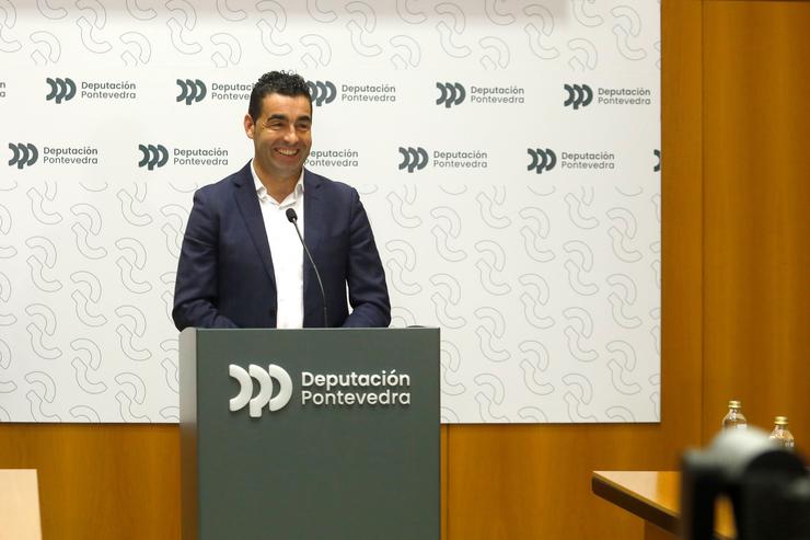 O presidente da Deputación de Pontevedra, Luís López, en rolda de prensa.. DEPUTACIÓN DE PONTEVEDRA