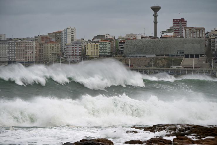Fortes ventos e  ondada na Coruña./ M. Dylan - Europa Press 