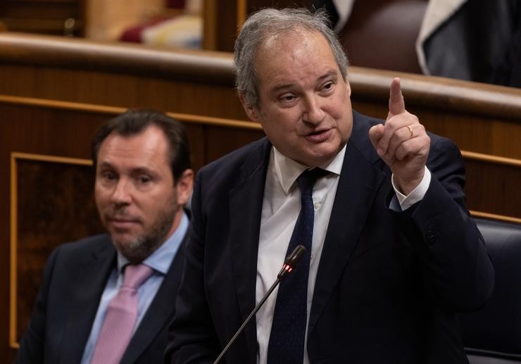 O ministro de Industria, Jordi Hereu, intervén durante unha sesión de control ao Goberno, no Congreso dos Deputados, a 13 de decembro de 2023, en Madrid / Eduardo Parra