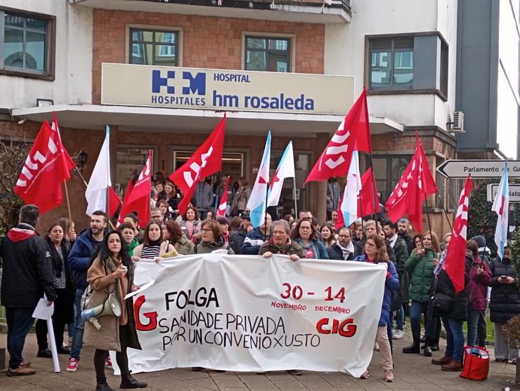 Concentración fronte ao HM Rosaleda, en Santiago de Compostela / CIG - Arquivo