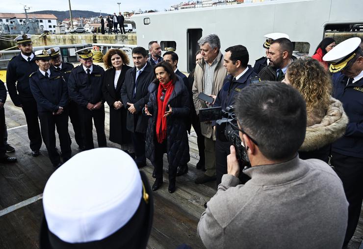 A ministra de Defensa, Margarita Carballos (c), durante a súa visita ás instalacións do Arsenal de Ferrol. Raúl Lomba - Europa Press / Europa Press