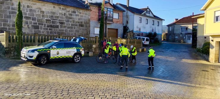 A DGT reparte chalecos reflectores en Pontevedra / DGT