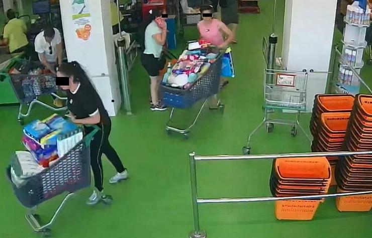 Detidas tres mulleres por subtraer produtos por 2.000 euros en supermercados de San Cibrao e Barbadás / GARDA CIVIL