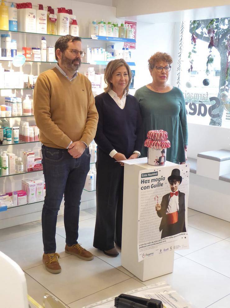 A presidenta da Fegerec, Francisca Luengo, e a presidenta do Colexio oficial de Farmacéuticos da Coruña, Sara Catrain, na presentación de 'Fai maxia con Guille'. COLEXIO OFICIAL DE FARMACÉUTICOS DA CORUÑA 