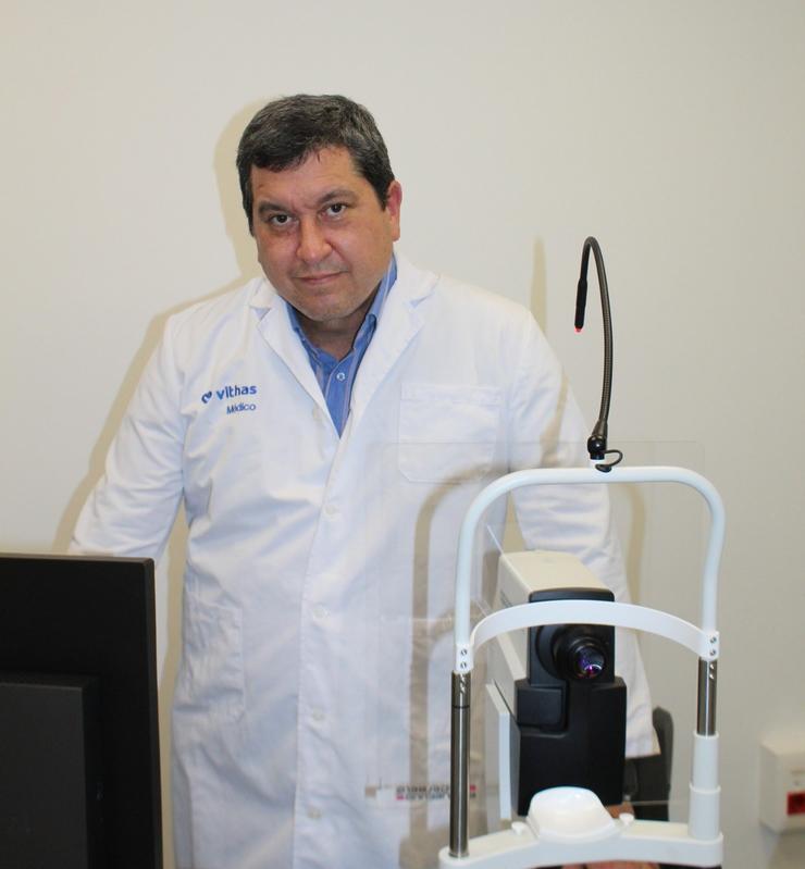 O doutor Javier Moreno Manresa, oftamólogo de Vithas Cadarso.. VITHAS CADARSO / Europa Press