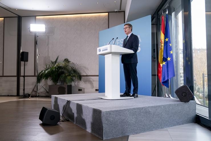 O presidente do Partido Popular, Alberto Núñez Feijóo, durante unha rolda de prensa. A. Pérez Meca - Europa Press 